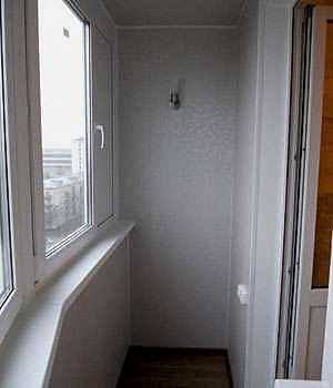 Эконом отделка балкона