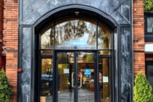 Входная группа салона красоты 