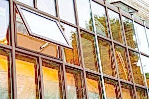 Алюминиевые окна с форточкой