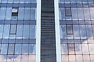 Фасадное раздвижное остекление зданий