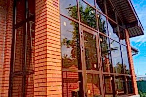 Остекление тамбура в частном доме 