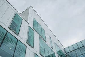 Теплое остекление фасадов зданий